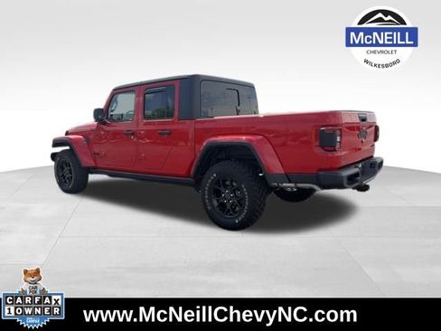 Used 2024 Jeep Gladiator Sport AWD/4WD image 4