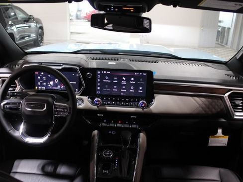 New 2026 GMC Canyon Denali AWD/4WD image 3