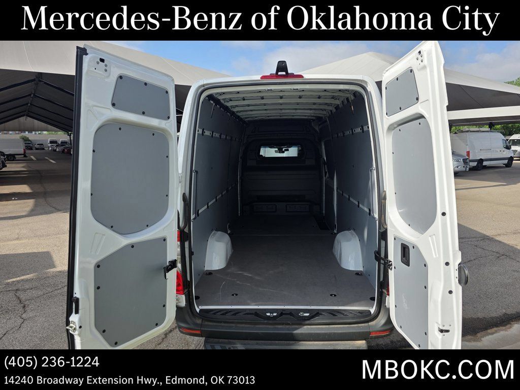 Used 2025 Mercedes-Benz Sprinter 2500 image 5