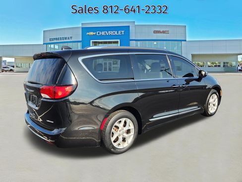 Used 2020 Chrysler Pacifica Limited FWD image 7