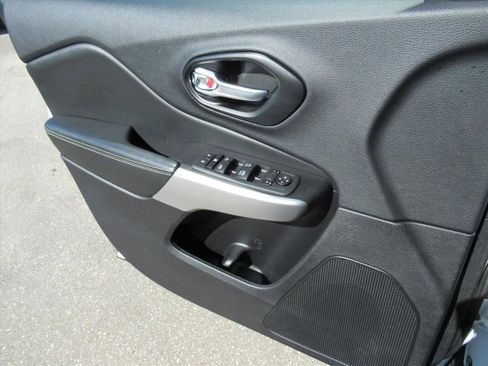 Used 2022 Jeep Cherokee Latitude w/ Sun & Sound Group image 26