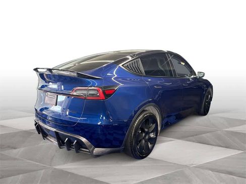 Used 2022 Tesla Model Y Long Range image 8