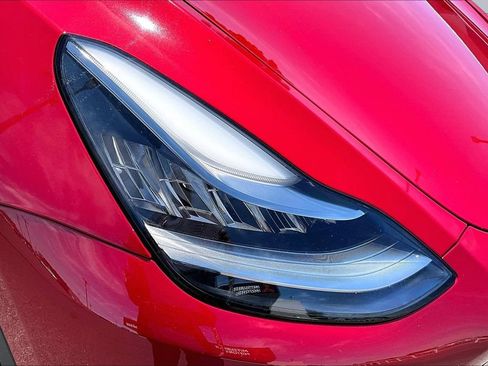 Used 2022 Tesla Model Y Long Range AWD/4WD image 28