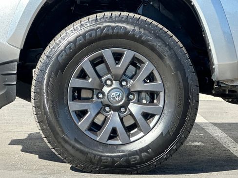 Used 2022 Toyota Tacoma TRD Off-Road image 23