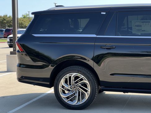 New 2025 Lincoln Navigator L Reserve image 11