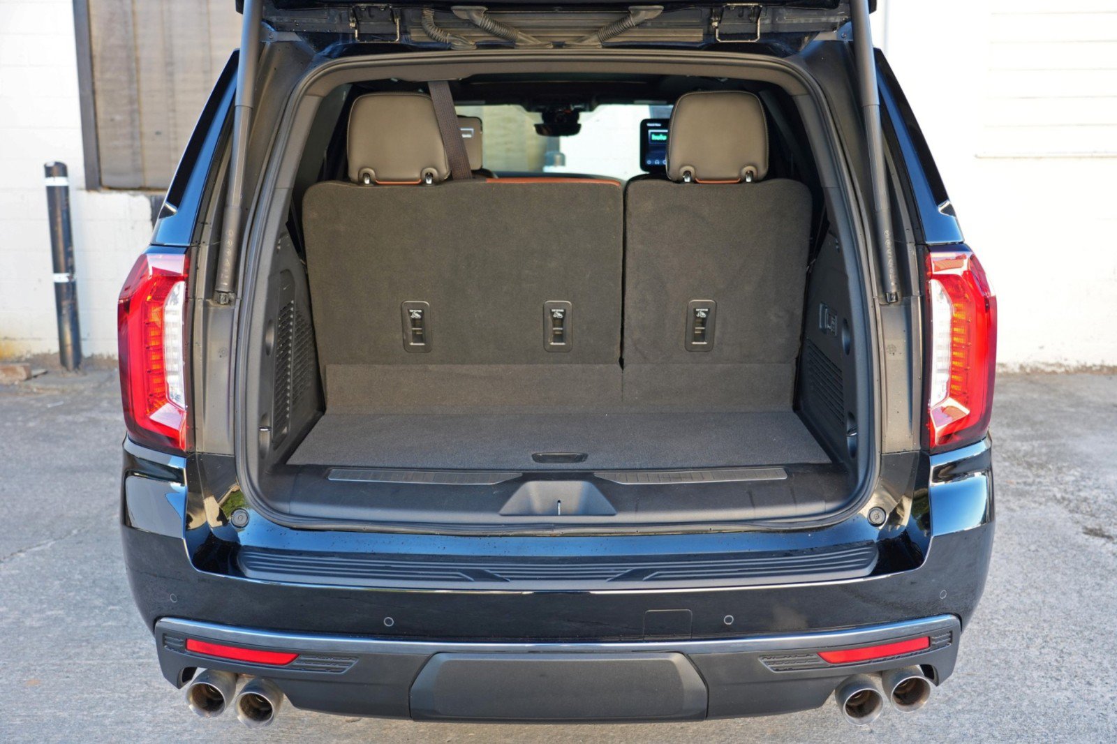 Used 2023 GMC Yukon Denali Ultimate AWD/4WD image 10