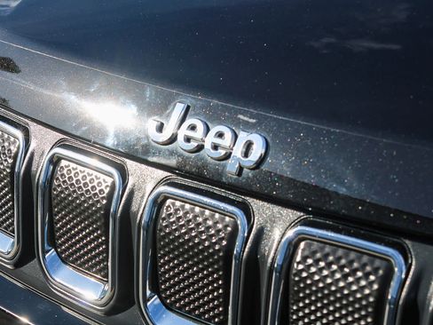Used 2022 Jeep Compass Latitude FWD image 9