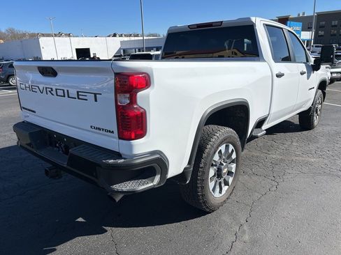 Used 2024 Chevrolet Silverado 2500 Custom w/ Custom Convenience Package image 4