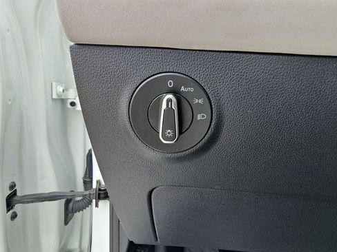 Used 2025 Volkswagen Taos SE FWD image 24