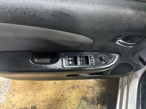 Used 2014 Dodge Avenger SE image 17