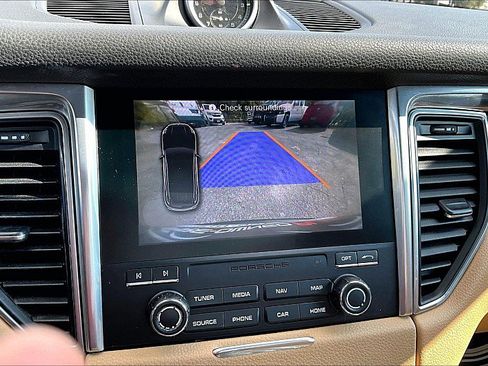 Used 2017 Porsche Macan image 22