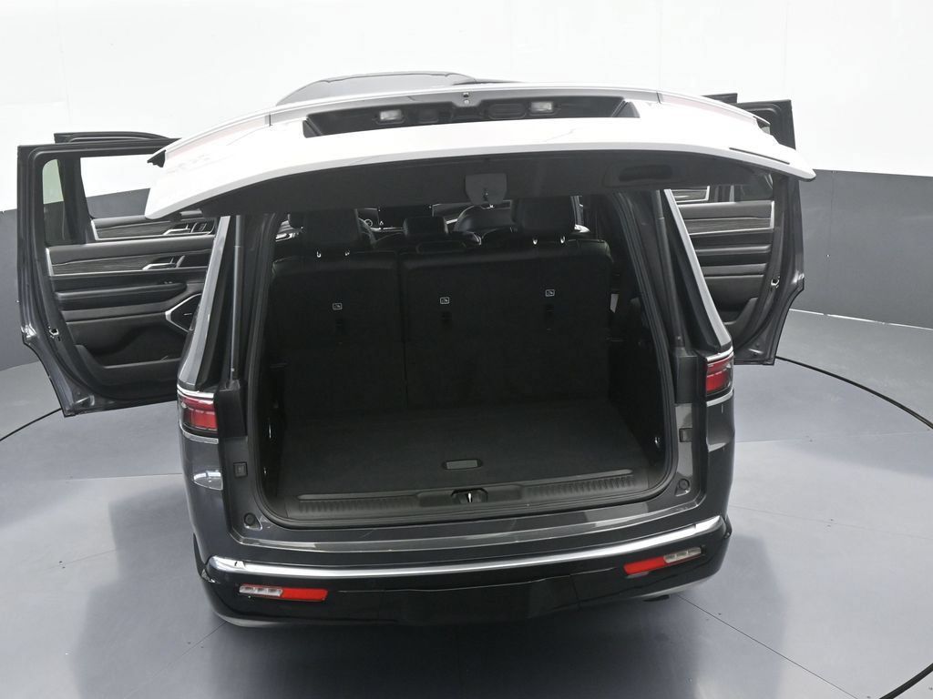 Used 2022 Jeep Wagoneer Series II RWD image 70