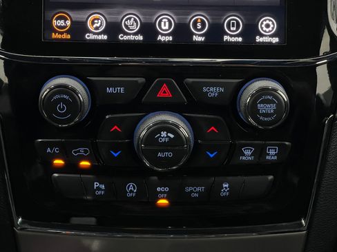 Used 2021 Jeep Grand Cherokee Laredo X image 24