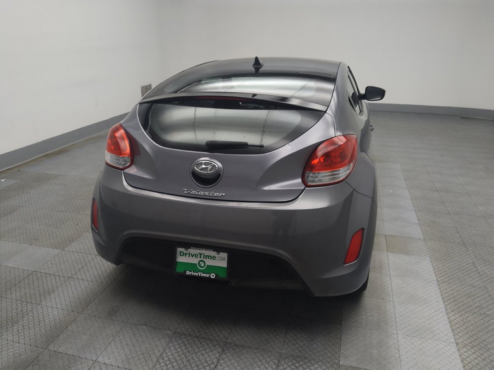 Used 2017 Hyundai Veloster Value Edition FWD image 7