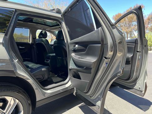 Used 2022 Hyundai Santa Fe SEL w/ Convenience + Premium Package FWD image 16
