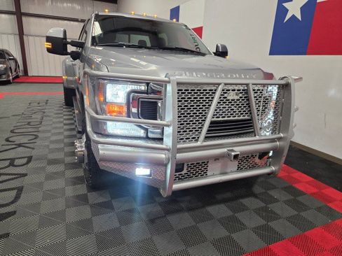 Used 2020 Ford F350 Lariat w/ Lariat Value Package AWD/4WD image 22