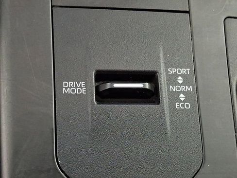 Used 2023 Toyota Highlander L image 23