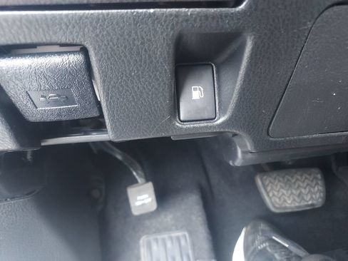 Used 2015 Toyota Highlander XLE AWD/4WD image 29