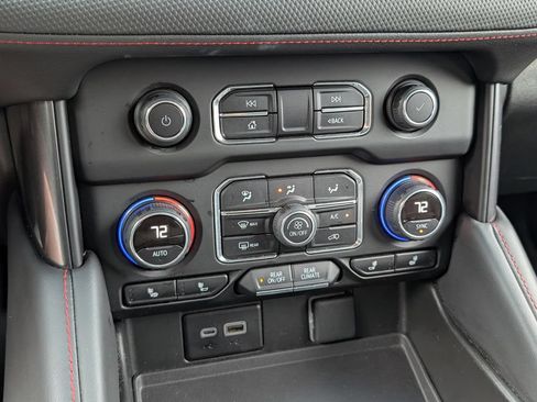 Used 2024 Chevrolet Suburban RST RWD image 9