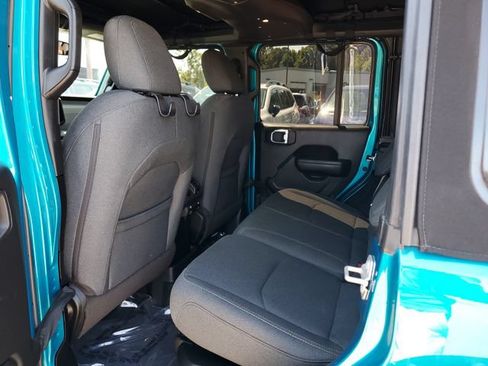 Certified 2024 Jeep Wrangler Unlimited w/ Convenience Group AWD/4WD image 15