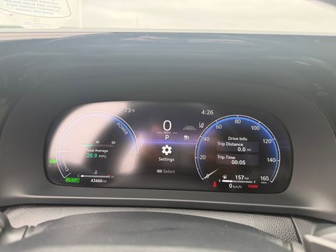 Certified 2025 Toyota Crown Signia image 21