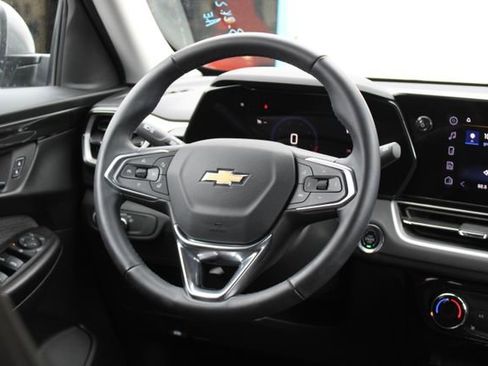 Used 2024 Chevrolet TrailBlazer LT w/ LT Cold Weather Package image 19