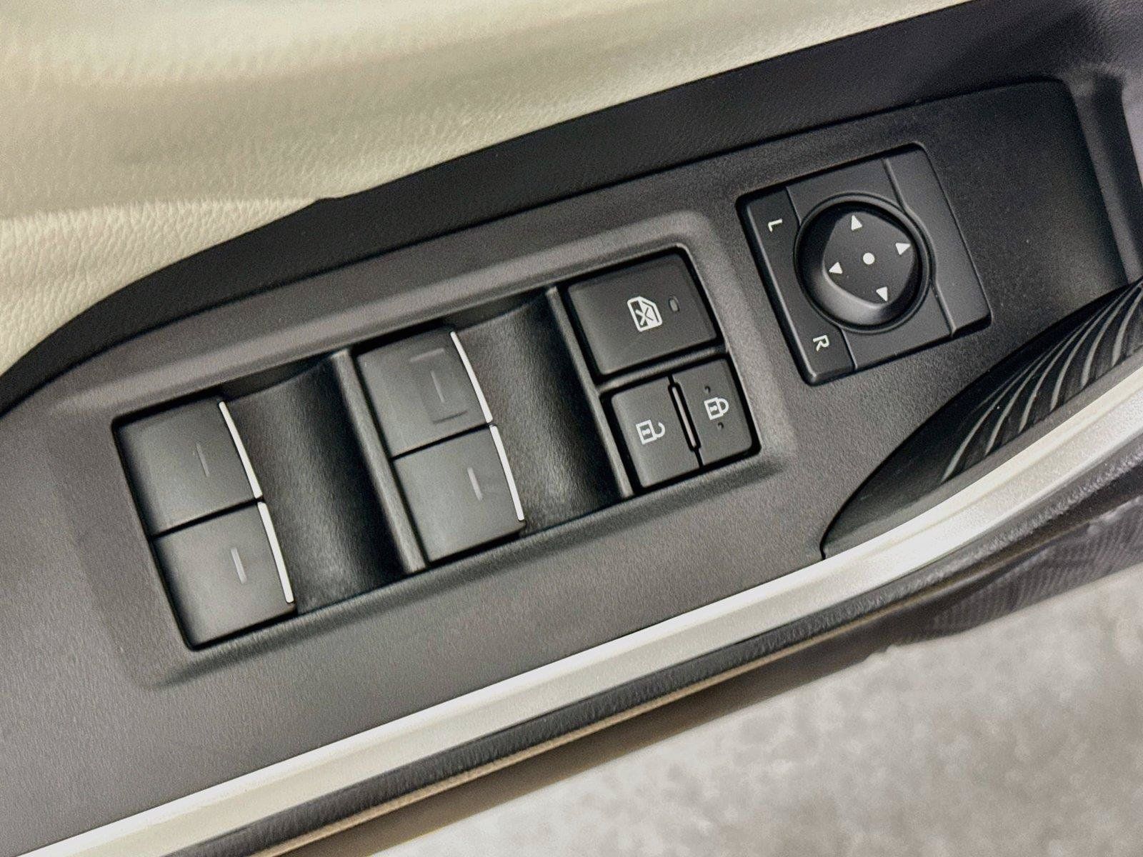 Used 2025 Toyota RAV4 XLE AWD/4WD image 19