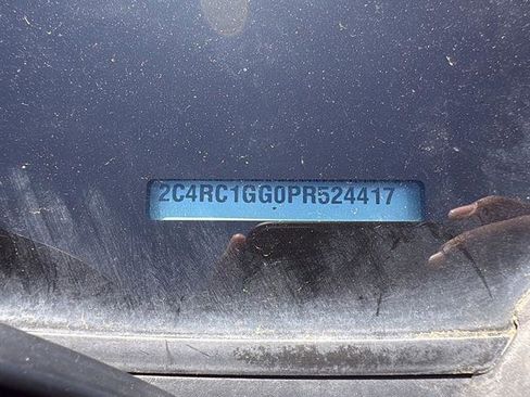 Used 2023 Chrysler Pacifica Limited FWD image 33