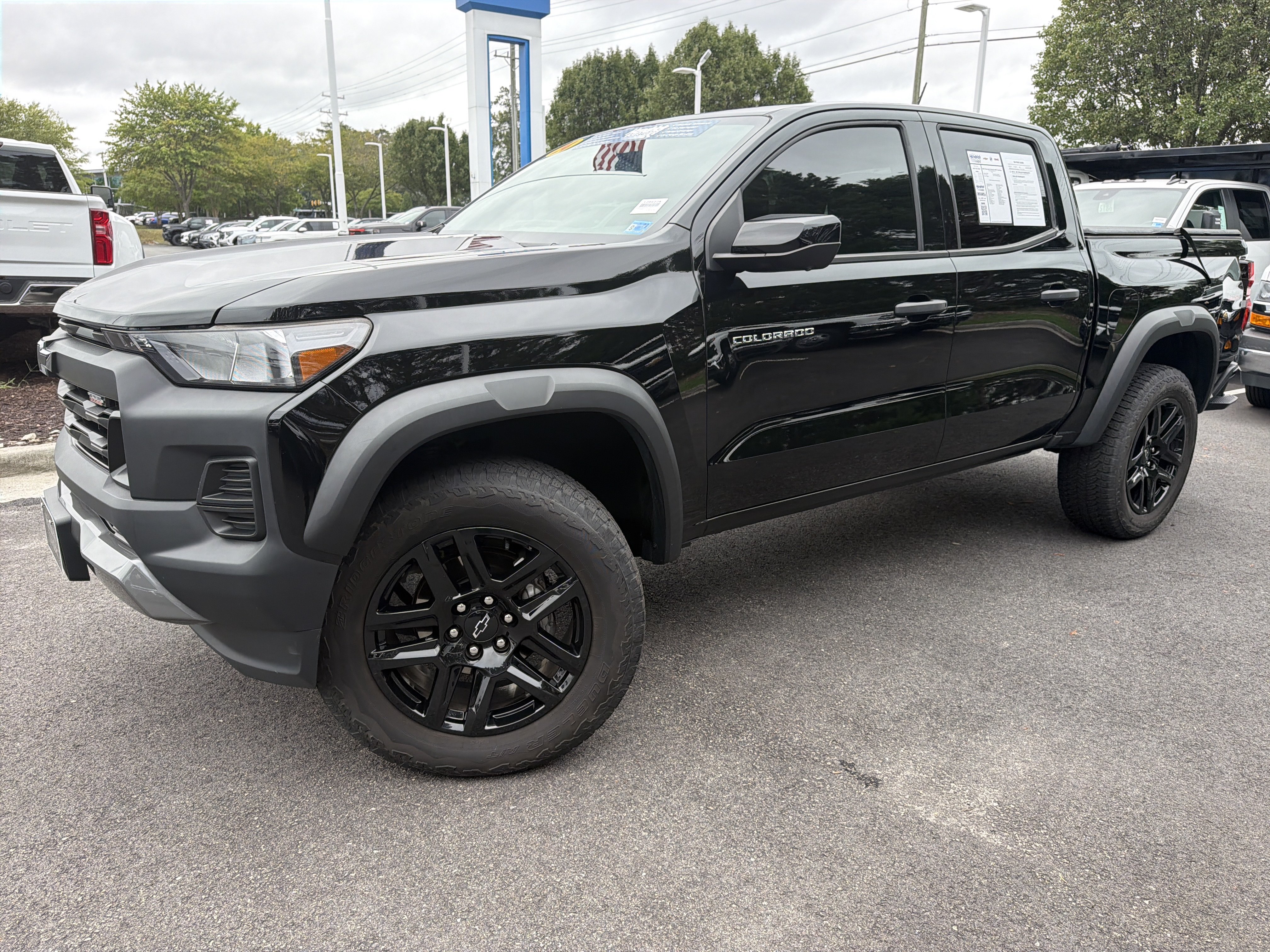 Used 2024 Chevrolet Colorado Trail Boss w/ Technology Package AWD/4WD image 5