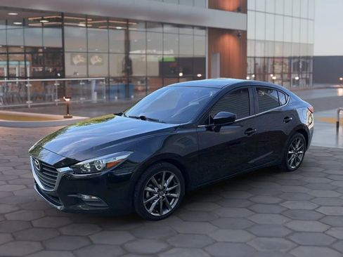 Used 2018 MAZDA MAZDA3 Touring FWD image 2