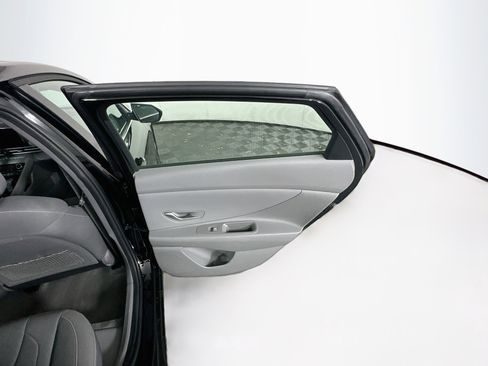 Used 2025 Hyundai Elantra SEL FWD image 30