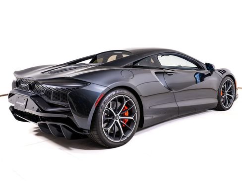 Used 2025 McLaren Artura RWD image 5