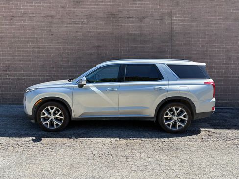 Used 2021 Hyundai Palisade SEL w/ Premium Package FWD image 2