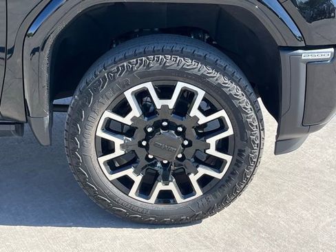 Used 2024 GMC Sierra 2500 AT4 w/ AT4 Premium Plus Package image 11