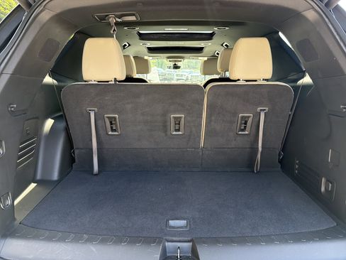 Used 2023 Chevrolet Traverse Premier FWD image 19