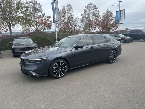 Used 2024 Honda Accord Touring image 5