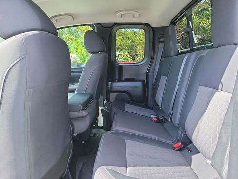 Used 2022 Nissan Titan S image 14