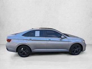 Used 2023 Volkswagen Jetta SE video 4