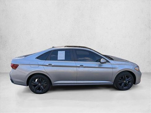 Used 2023 Volkswagen Jetta SE image 4