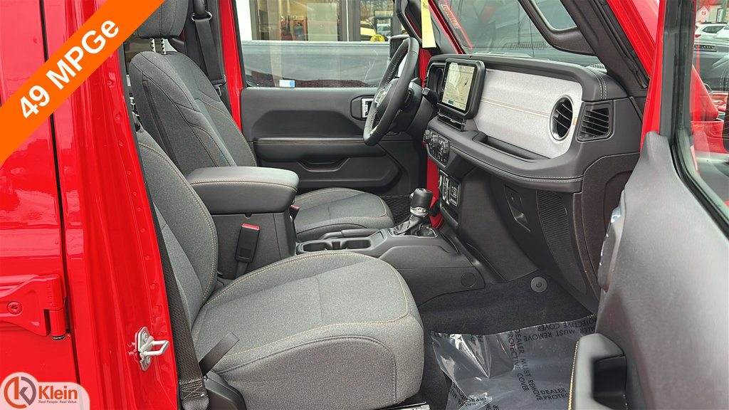 Used 2025 Jeep Wrangler Unlimited Sahara w/ Safety Group AWD/4WD image 32