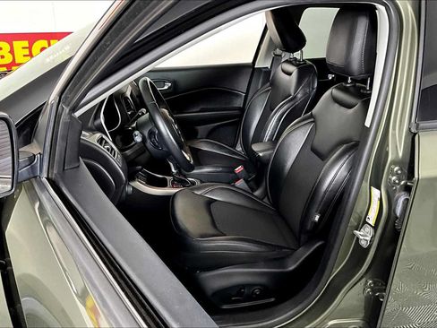 Used 2018 Jeep Compass Latitude w/ Popular Equipment Group FWD image 8