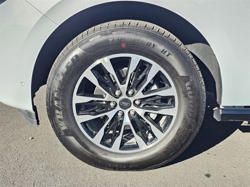 Certified 2025 Ford Expedition Max Platinum image 8