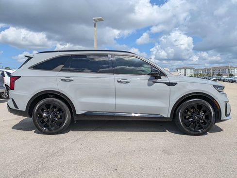 Certified 2022 Kia Sorento SX FWD image 4