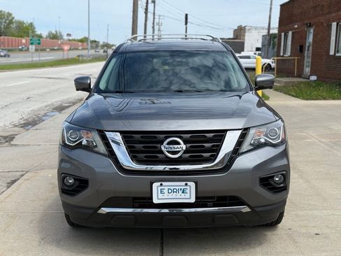 Used 2019 Nissan Pathfinder Platinum AWD/4WD image 2