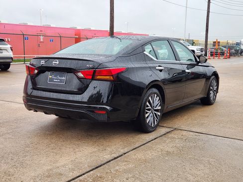 Used 2024 Nissan Altima 2.5 SV image 6