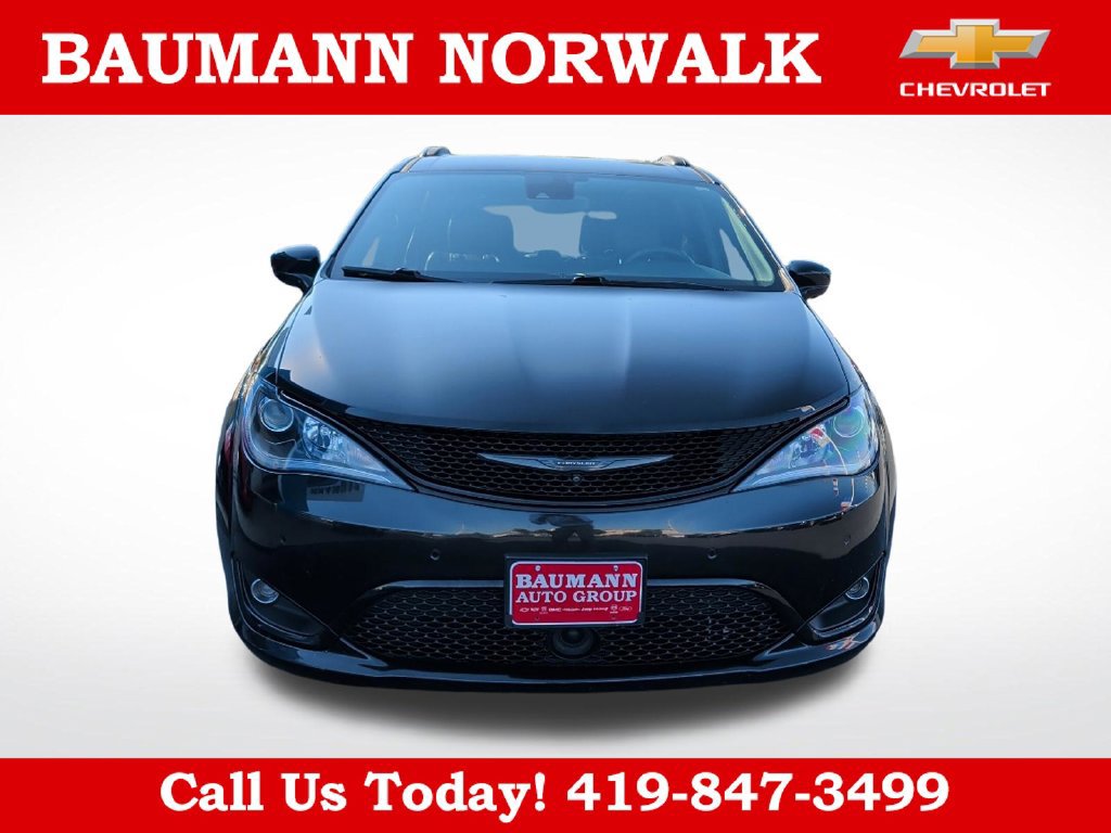 Used 2018 Chrysler Pacifica Touring-L w/ Advanced Safetytec Group FWD image 2