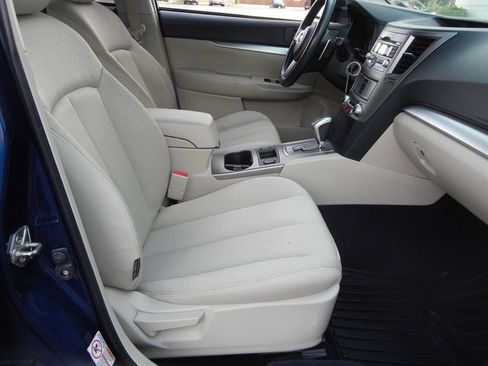 Used 2011 Subaru Outback 2.5i Premium w/ All-Weather Pkg AWD/4WD image 34