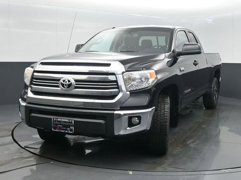 Used 2017 Toyota Tundra SR5 image 3