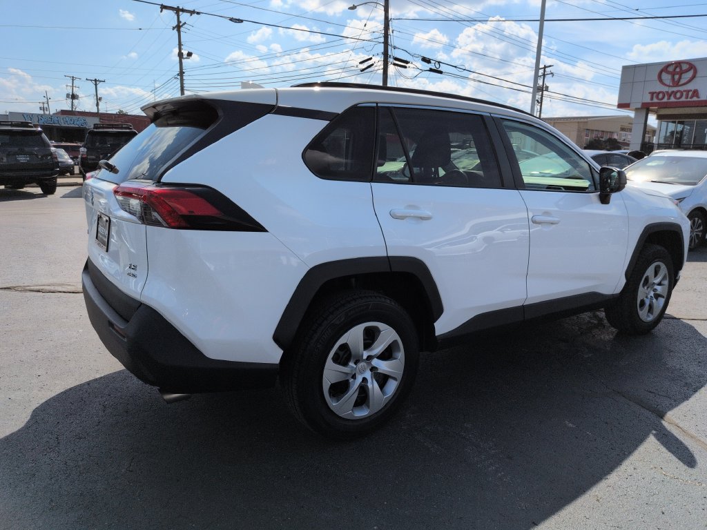 Used 2021 Toyota RAV4 LE AWD/4WD image 5