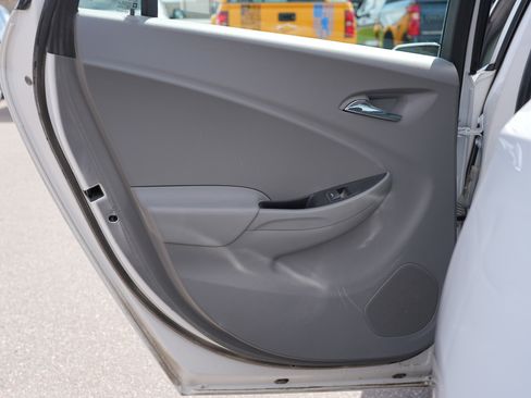 Used 2017 Chevrolet Volt LT w/ Comfort Package FWD image 19